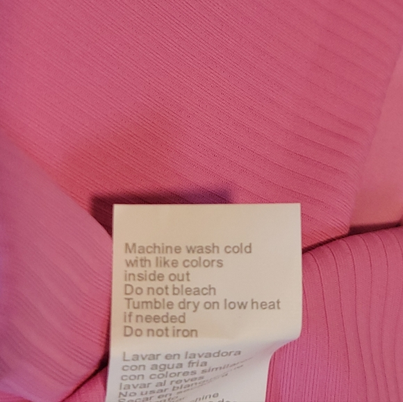 NWT Fabletics S Oasis Twist Rib Built-In Bra Tank Pink Ribbed Crop Workout Gym - Picture 11 of 13